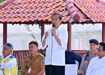 Presiden Jokowi saat bertemu dengan para kades se-Kabupaten Serang di Desa Margagiri, Serang, Banten, Senin (08/01/2024). (fornews.co/tangkap layar)