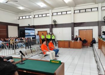 Suasana sidang perdana dengan agenda pembacaan dakwaan kasus pembunuhan M Abadi, adik kandung Bupati Muratara di PN Palembang, Rabu (3/1/2024). (fornews.co/ist)