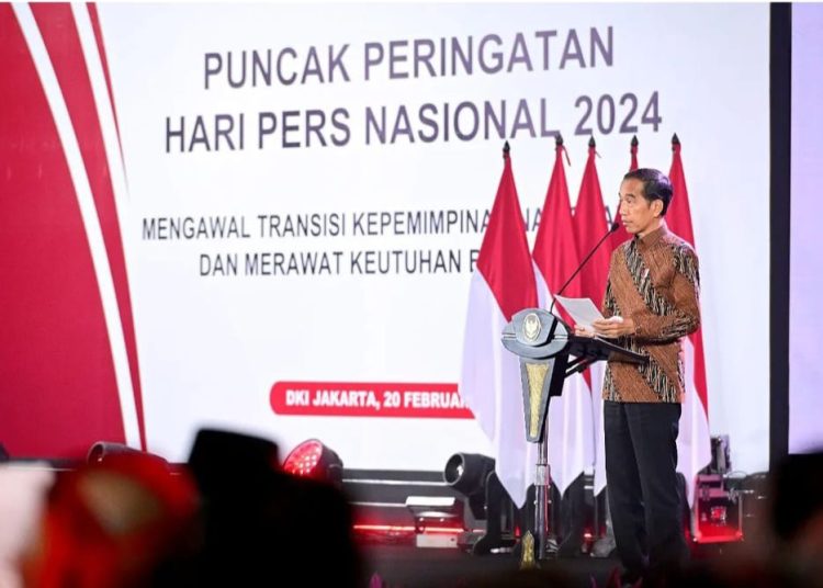 Presiden Jokowi saat mengumumkan pengesahan Prespres No 32 Tahun 2024 atau Perpres Publishers Rights pada puncak peringatan HPN di Ancol, Jakarta, Selasa (20/2/2024). (fornews.co/tangkap layar)