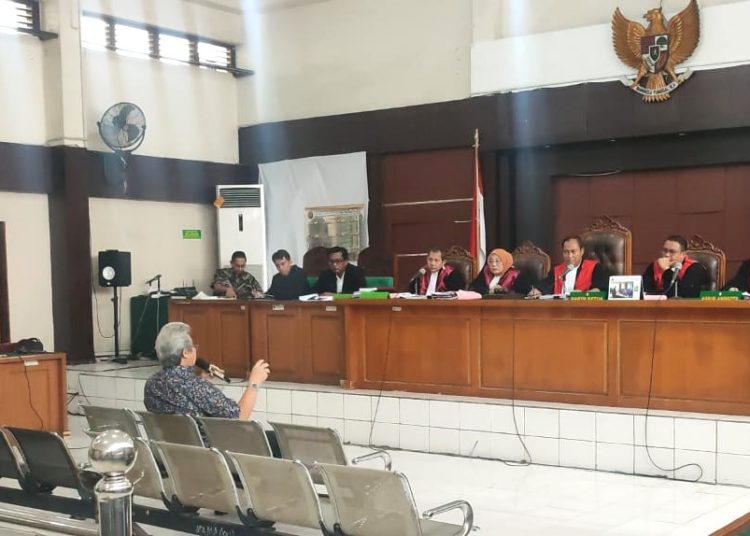 Majelis Hakim saat mendengarkan kesaksian dari alah satu saksi a de charge (meringankan) pada sidang lanjutan dugaan korupsi akuisisi saham anak perusahaan PTBA, di PN Palembang Klas 1A Khusus, Jumat (23/2/2024). (fornews.co/ist)