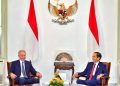 Presiden Jokowi dan mantan Perdana Menteri Inggris Tony Blair beserta delegasi, saat bertemu di Istana Merdeka, Jakarta, Kamis (18/04/2024). (fornews.co/tangkap layar)