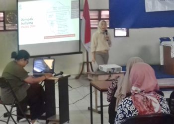 NOVI Puspita Candra, S,Psi, M.Psi, Ph.D, Psikolog, peneliti dan dosen Fakultas Psikologi UGM menjadi narasumber Workshop Parenting yang kedua bertema “Perlindungan Anak dari Kekerasan Verbal: Perundungan” digelar oleh Yayasan Rumah Impian Indonesia (Dreamhouse) di Gedung BK3S DIY, Kota Jogja, pada Sabtu, 8 Juni 2024. (foto fornews.co/adam)