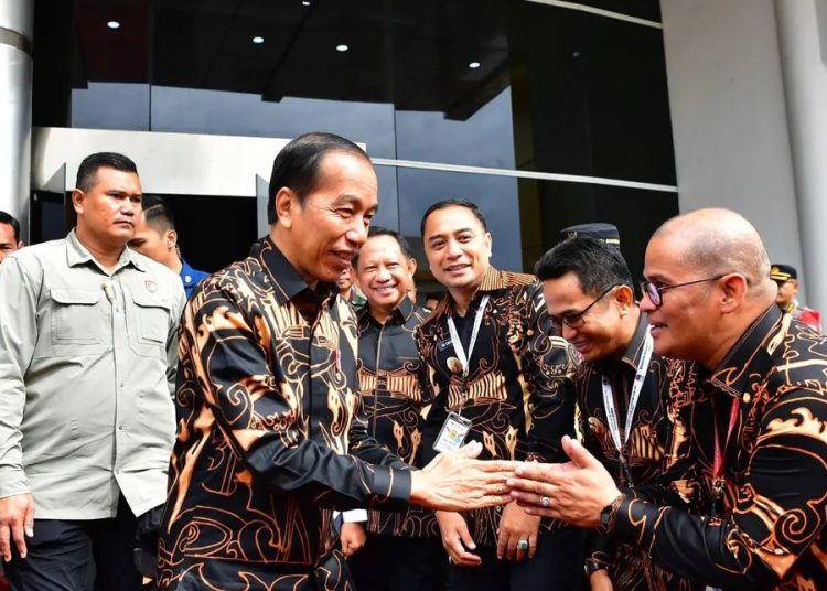Presiden Jokowi saat hadir pada Rakernas Apeksi XVII Tahun 2024 di Kota Balikpapan, Kalimantan Timur, Selasa (04/06/2024).(fornews.co/ tangkap layar)