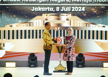 Presiden RI Joko Widodo saat menerima LHP LKPP TA 2023 dan IHPS II Tahun 2023 di JCC, Senin (8/7/2024). (fornews.co/ist)