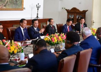 Presiden Jokowi bersama jajaran pada pertemuan dengan Perdana Menteri Papua Nugini, James Marape di Istana Bogor, Senin (15/07/2024). (fornews.co/Humas Setkab)