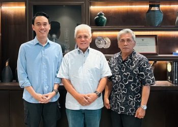 Muchendi Mahzareki, bersama kader PAN yang juga mantan Bupati OKI, Iskandar SE dan Junaidi. Pasangan Muchendi-Supriyanto mendapat dukungan PAN untuk Pilkada OKI 2024. (fornews.co/ist)