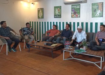 Dirut PT Nikan Radja Djaya bersama Tim Kuasa Hukum dari kantor Hukum Lembar Associate saat memberi keterangan pers di Palembang, Jumat (9/8/2024). (fornews.co/ist)