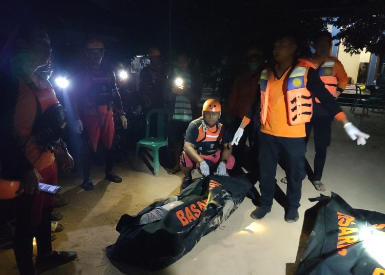Tiga korban yang ditemukan Tim SAR Gabungan Rabu (14/8/2024) dinihari, dalam kondisi sudah meninggal dunia. (fornews.co/ist)