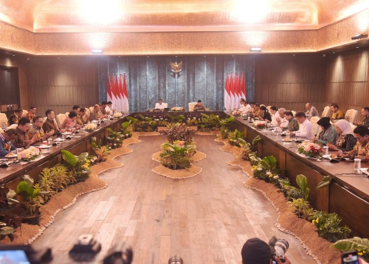 Presiden Jokowi dan Wakil Presiden Ma’ruf Amin memimpin Sidang Kabinet Paripurna (SKP) di Istana Garuda, Ibu Kota Nusantara, Kalimantan Timur, Senin (12/08/2024). (fornews.co/Foto: Humas Setkab)