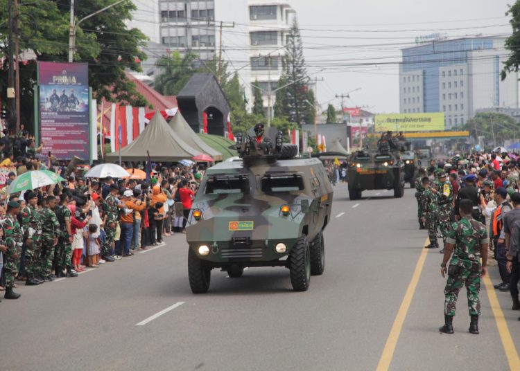 Kodam II Sriwijaya memamerkan alutsita kepada masyarakat Palembang saat perayaan HUT TNI Ke 79 di Kodam II Sriwijaya di Palembang, Sabtu (5/10/2024). (fornews.co/ist)