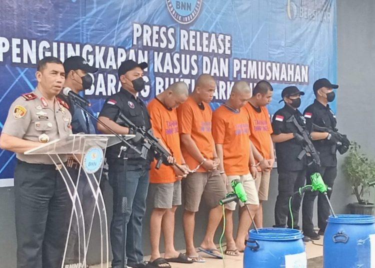Kepala BNNP Sumsel Brigjen Pol Guruh Achmad Fadiyanto, saat pada pers rilis pengungkapan kasus dan pemusnahan barang bukti narkoba di Kantor BNNP Sumsel, Palembang, Selasa (25/2/2025). (fornews.co/ist)