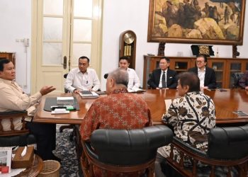 Presiden Prabowo Subianto saat berdialog dengan delapan pengusaha besar di Istana Kepresidenan Jakarta, Kamis (6/3/2025). (fornews.co/Foto: BPMI Setpres)