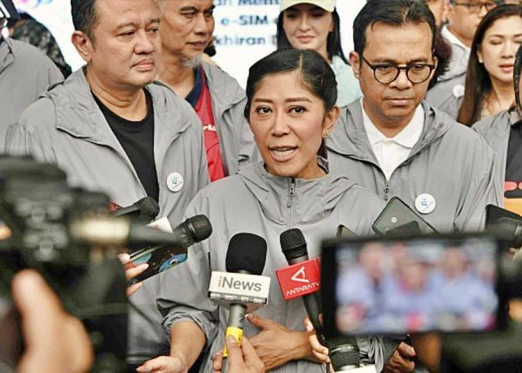 Hafid, saat memberikan keterangan kepada awak media di di Stadion Gelora Bung Karno, Jakarta, Jum'at, (11/4/2025). (foto fornews.co/menkomdigi)