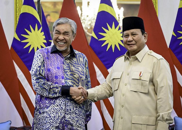 Presiden Prabowo Subianto saat menerima kunjungan kehormatan Wakil Perdana Menteri Malaysia Dato’ Seri Dr Ahmad Zahid bin Hamidi, di Istana Merdeka, Jakarta, Selasa (22/4/2025). (fornews.co/Foto: BPMI Setpres)