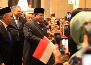 Presiden Prabowo saat mendapat sambutan dari sejumlah tokoh dan perwakilan masyarakat Indonesia di salah satu hotel di Ankara, Rabu (9/4/2025) malam. (fornews.co/ BPMI Setpres)