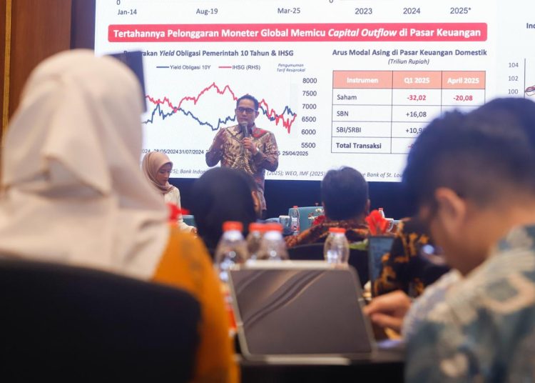 Suasana diskusi publik "Gempuran Tarif AS: Ekonomi Indonesia di Ujung Tanduk? Dialog Kritis Mencari Solusi' yang diinisiasi Suara.com dan Core Indonesia di El Hotel Bandung, Selasa (20/5/2025). (fornews.co/ist)
