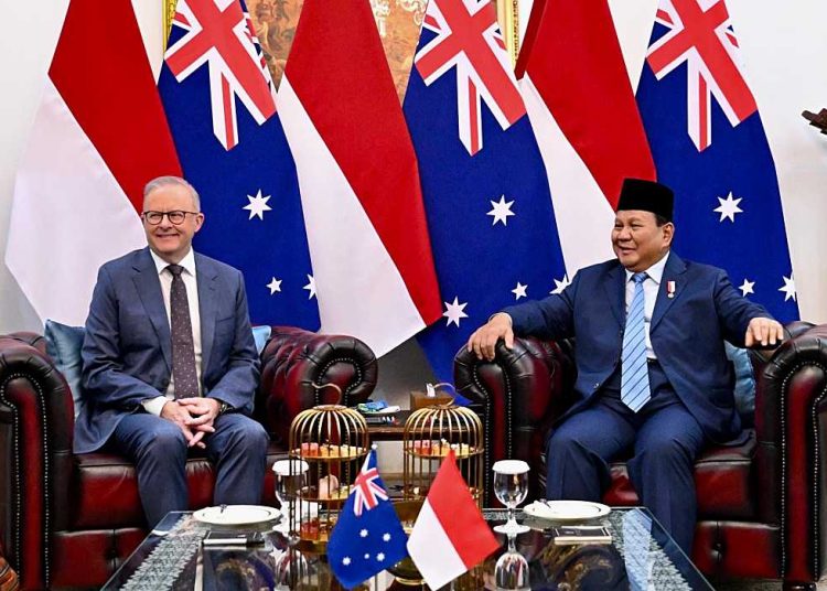 PRESIDEN Republik Indonesia, Prabowo Subianto, memberikan ucapan selamat atas terpilihnya kembali Anthony Albansese sebagai Perdana Menteri Australia usai pertemuan bilateral di Istana Merdeka, Jakarta, Kamis kemarin (15/5/2025).. (foto fornews.co/kemensegneg)