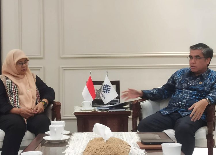 Ketua AJI Indonesia, Nani Afrida saat bertemu Menteri Tenaga Kerja (Menaker), Yassierli, di Jakarta. (fornews.co/ist)