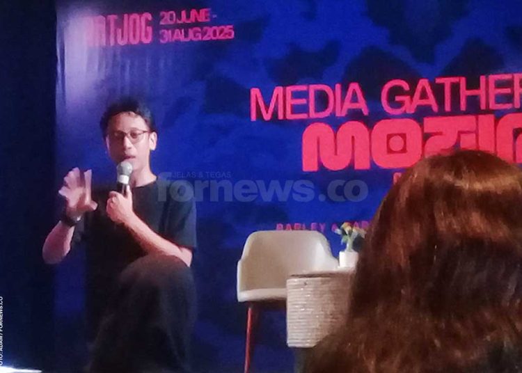 GADING Narendra Paksi selaku Project Director ARTJOG 2025 saat menyampaikan persiapan perayaan 'ARTJOG 2025--Motif: Amalan' di Artotel, Kamis siang, 12 Juni 2025. (foto fornews.co/adam)