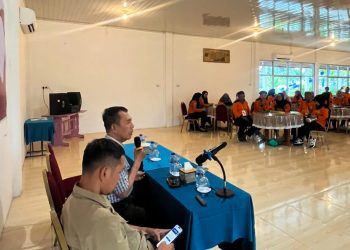 Anggota MPR RI, Ir H Ishak Mekki, MM saat memaparkan sosialisasi Empat Pilar di Aula Resto Sepucuk, Kecamatan Kayuagung, Kabupaten OKI, Rabu (21/05/2025). (fornews.co/ist)