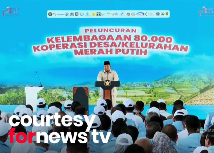 PRESIDEN RI, Prabowo Subianto, saat memberikan sambutan di depan ribuan masyarakat di Kecamatan Wonosari, Kabupaten Klaten, Jawa Tengah, Senin, 21 Juli 2025. (foto fornews.co/fnctv)
