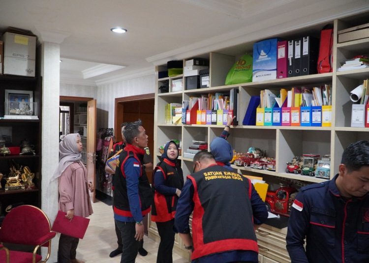 Rumah mantan Gubernur Sumsel, Alex Noerdin, di Jalan Merdeka, Palembang, digeledah Tim Penyidik Kejati Sumsel terkait kasus pemanfaatan lahan Pasar Cinde Kamis (10/7/2025). (fornews.co/ist)