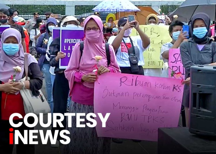 AKTIVIS perempuan berunjuk rasa di depan Gedung DPR RI, Jakarta, menuntut RUU Tindak Pidana Seksual segera disahkan. (ilustrasi inews tv)
