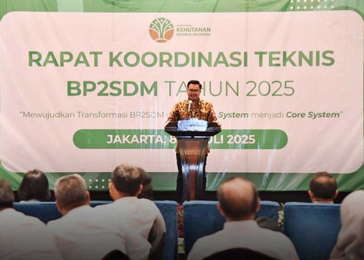 WAKIL Menteri Kehutanan (Wamenhut), Sulaiman Umar Siddiq, secara resmi membuka Rapat Koordinasi Teknis (Rakornis) Badan Penyuluhan dan Pengembangan Sumber Daya Manusia (BP2SDM) Kementerian Kehutanan Tahun 2025 pada Selasa, 8 Juli 2025, di Jakarta. (foto fornews.co/kemenhut)