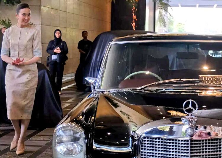 MENTERI Pariwisata (Menpar) Widiyanti Putri Wardhana membuka secara resmi pameran mobil klasik "Indonesia Art Motoring II" di Hotel Four Seasons Jakarta, Jum'at, 1 Agustus 2025. Pameran berlangsung sepekan hingga 8 Agustus. (foto fornews.co/kemenpar)