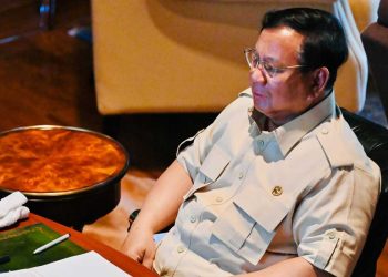 PRESIDEN RI, Prabowo Subianto memimpin rapat terbatas melalui konferensi video di kediaman pribadinya di Hambalang, Kabupaten Bogor, pada Ahad, 3 Agustus 2025. (foto fornews.co/bpmi setpres/laily rachev)