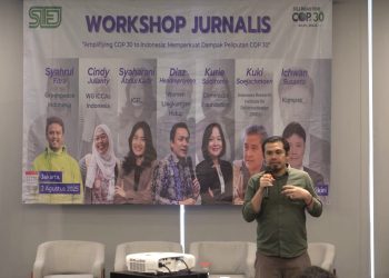 Ketua SIEJ, Joni Aswira Putra, saat berbicara pada Workshop Jurnalis bertajuk Amplifying COP 30 to Indonesia: Memperkuat Dampak Peliputan COP 30. (fornews.co/ist).