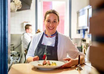 TAMU kehormatan Pekan Gastronomi Prancis edisi ke-3, Cheffe Andrée Rosier, chef perempuan pertama penerima gelar Meilleur Ouvrier de France sekaligus pemegang bintang Michelin. (foto fornews.co/ifi)