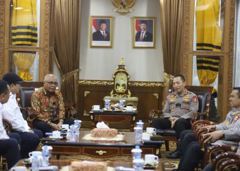 Kapolri Jenderal Polisi Listyo Sigit Prabowo saat menerima audiensi Ketua Umum PWI, Akhmad Munir bersama jajaran di Mabes Polri, Jalan Trunojoyo, Jakarta, Senin (27/10/2025). (fornews.co/ist)