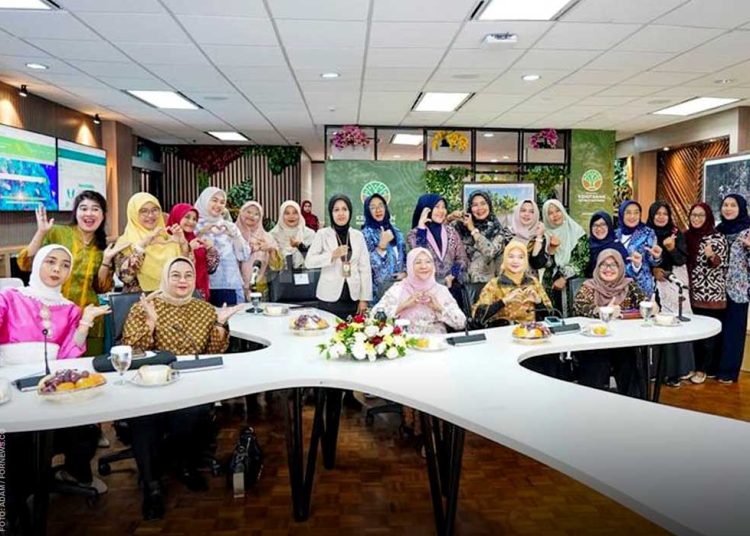 BINCANG sehat bertajuk "Perempuan dalam Pencegahan Kanker Payudara: Gaya Hidup Sehat dan Deteksi Dini” yang digelar di Jakarta pada Jum'at, 24 Oktober 2025, dihadiri sejumlah perempuan dari Kementerian Kehutanan dan Dharma Wanita Persatuan termasuk istri Menteri Kehutanan Nurlaili Raja Antoni. (foto fornews.co/kemenhut)