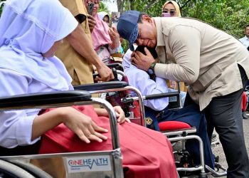PRESIDEN Republik Indonesia, Prabowo Subianto, tiba di Bandara Depati Amir, Kabupaten Bangka Tengah, Provinsi Kepulauan Bangka Belitung, pada Senin, 6 Oktober 2025 (foto fornews.co/cahyo/bpmi setpres)