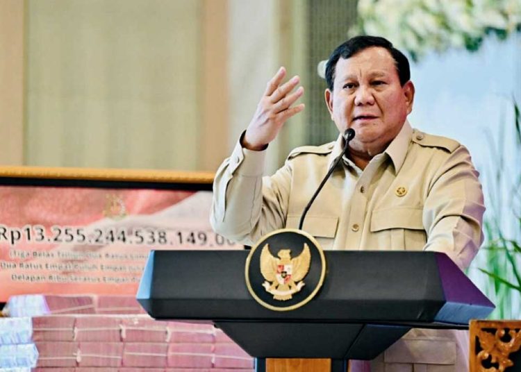 PRESIDEN Prabowo Subianto menyampaikan sambutannya di Gedung Utama Kompleks Kejaksaan Agung RI, Jakarta, pada Senin, 20 Oktober 2025. (foto fornews.co/laily rachev/bpmi setpres)