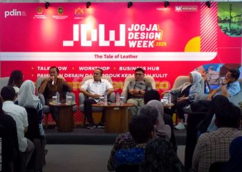 TALKSHOW mengusung tema “The Tale of Leather” menghadirkan Wakil Wali KOta Jogja, Wawan Harmawan, Kepala Disperindag DIY Yuna Pancawati, dan sejumlah praktisi dan akademisi Jogja, yang berlangsung di PDIN, Jum'at, 17 Oktober 2025.  (foto fornews.co/adam)