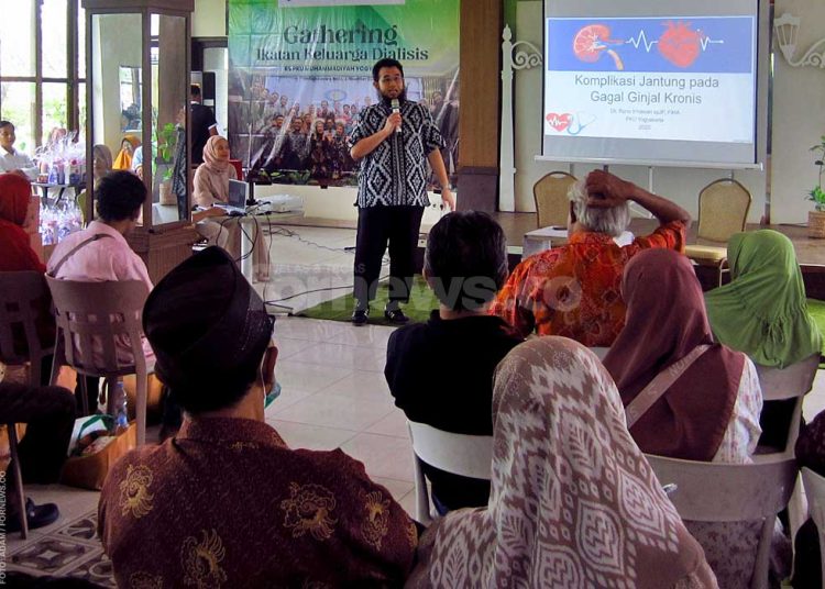 250 lebih penyintas dialisis dari berbagai wilayah di Daerah Istimewa Jogjakarta dan sekitarnya mengikuti Gathering Ikatan Keluarga Dialisis RS PKU Muhammadiyah Jogja, Ahad 2 November 2025, di Resto Ambarketawang, Sleman, DIY. (foto fornews.co/adam)