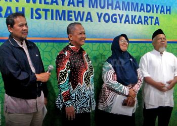 NARASUMBER Jumpa Pers pada Kamis, 19 November 2025, di Gedung PWM Muhammadiyah, Jogja. (foto fornews.co/adam)