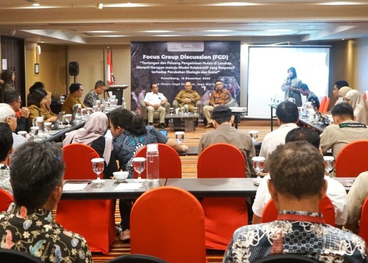 Seminar dan FGD soal keberlanjutan hutan hujan dataran rendah yang tersisa lanskap Meranti-Harapan di Hotel Aston Palembang, Selasa (16/12/2025). (fornews.co/ist)