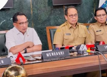 Mendagri, Tito Karnavian mengumumkan sanksi bagi Bupati Aceh Selatan Mirwan MS, di Jakarta, Selasa (9/12/2025). (fornews.co/tangkap layar)