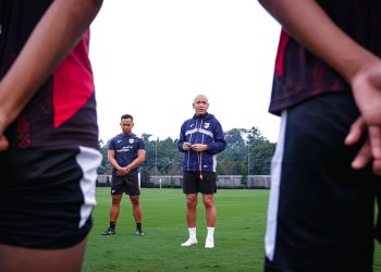Pelatih Kepala Timnas Indonesia U-20, Nova Arianto saat melakukan seleksi Timnas U-20 di Lapangan Garudayaksa Football Academy, Kabupaten Bekasi, beberapa hari lalu. (fornews.co/ist)