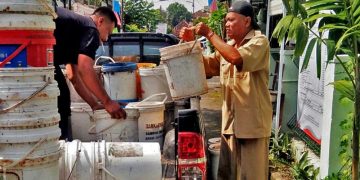 PEMERINTAH Kota Jogja melalui DLH melakukan penjemputan sampah organik basah dalam ember di tiap kelurahan. (foto fornews.co/dlh jogja)