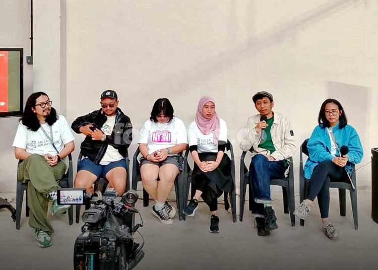PANITIA Jakal Design Week (JDW) 2026 memberikan keterangan kepada awak media terkait acara yang akan digelar tanggal 21 Agustus hingga 5 September 2026 saat konferensi pers, Sabtu, 31 Januari 2026.
(foto fornews.co/adam)