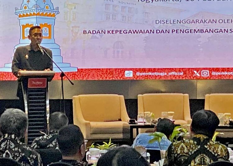 WAKIL Wali Kota Jogja, Wawan Harmawan, menekankan pentingnya reposisi cara pandang ASN terhadap Karaton. Hal itu disampaikan di The Alana Malioboro Hotel pada Selasa, 10 Februari. (foto fornews.co/pemkot jogja)