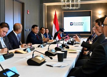 Presiden Prabowo Subianto didampingi sejumlah menteri saat berjumpa CEO dan presiden perusahaan investasi terkemuka dunia, saat kunjungan kerja di Washington DC, Amerika Serikat, Jumat (20/2/2026). (fornews.co/foto: ist)
