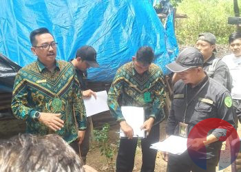 Panitera Muda Perdata PN Palembang, Muhammad Afiuddin, saat menyampaikan terkait pelaksanaan konstatering di lahan seluas 1,9 ha yang menindaklanjuti Penetapan Ketua PN Palembang, Kamis (12/2/2026). (fornews.co/foto: Sidratul Muntaha)