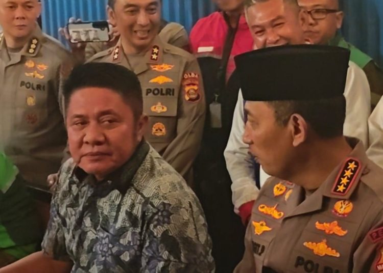 Kapolri bersama Gubernur Sumsel, Herman Deru, saat melakukan dialog dengan Asosiasi Driver Online (ADO) Sumsel dan meresmikan Kedai ADO Presisi di Jalan Hockey Kampus Palembang, Sabtu (7/2/2026) malam. (fornews.co/ist)