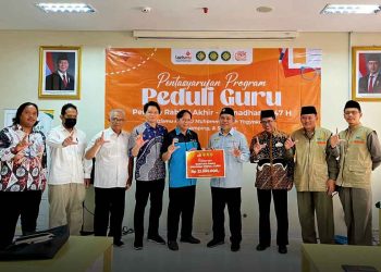 SECARA simbolis ke-15 Guru di DIY  menerima dana zakat dari para doker PKU Muhammadiyah Gamping, Sleman, Jogja yang diberikan Lazismu DIY melalui "Program Peduli Guru" di PKU Muhammadiyah Gamping, Rabu, 4 Maret 2026,  (foto fornews.co/lazismu diy)