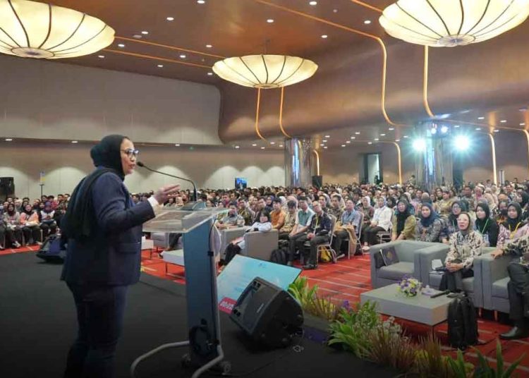 WAKIL Kepala Badan Gizi Nasional (BGN) Bidang Komunikasi dan Investigasi, Nanik Sudaryati Deyang, dalam Workshop Penguatan Strategi Komunikasi dan Implementasi Kehumasan di Jakarta yang diikuti lebih dari 1.400 Sarjana Penggerak Pembangunan Indonesia (SPPI), Sabtu, 7 Maret. (foto fornews.co/bgn)